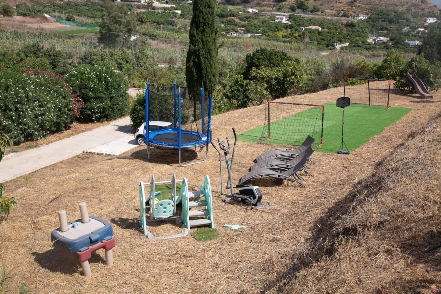 6 soverom Villa til salgs i Nerja med svømmebasseng garasje - € 1 099 000 (Ref: 9685947)