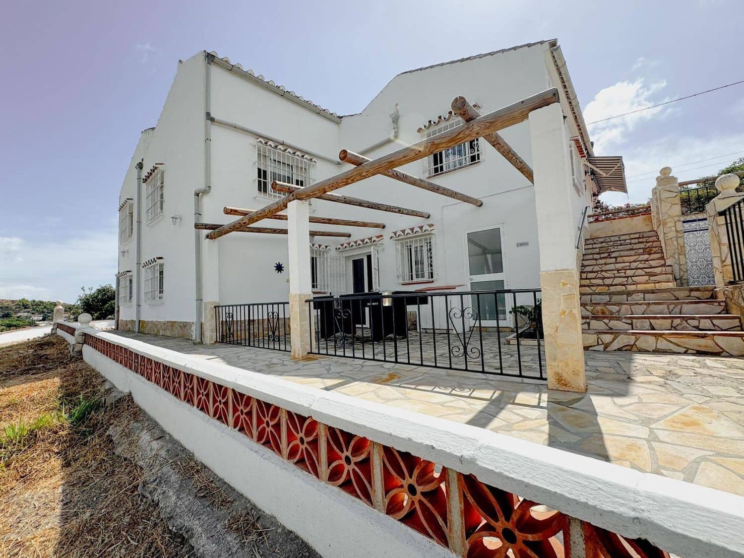 6 soverom Villa til salgs i Nerja med svømmebasseng garasje - € 1 099 000 (Ref: 9685947)