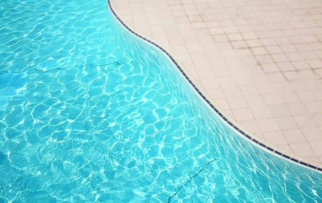 3 sypialnia Apartament na sprzedaż w Casares Golf - Casares del Sol, Casares z basenem garażem - 390 000 € (Ref: 9697982)