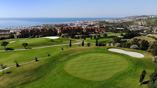 3 sypialnia Apartament na sprzedaż w Casares Golf - Casares del Sol, Casares z basenem garażem - 390 000 € (Ref: 9697982)