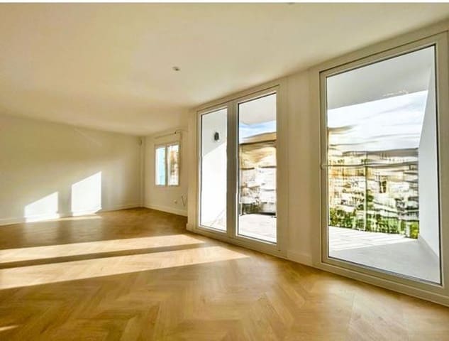 Apartamento de 2 habitaciones en La Caleta, Málaga ciudad en venta con garaje - 620.000 € (Ref: 9697984)