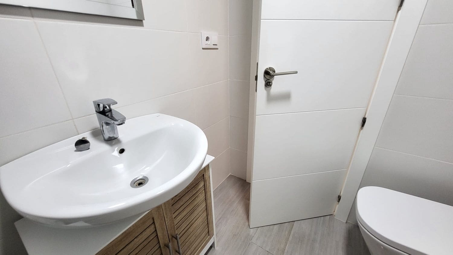 1 bedroom Apartment for sale in Torre de Benagalbon with garage - € 250,000 (Ref: 9700310)