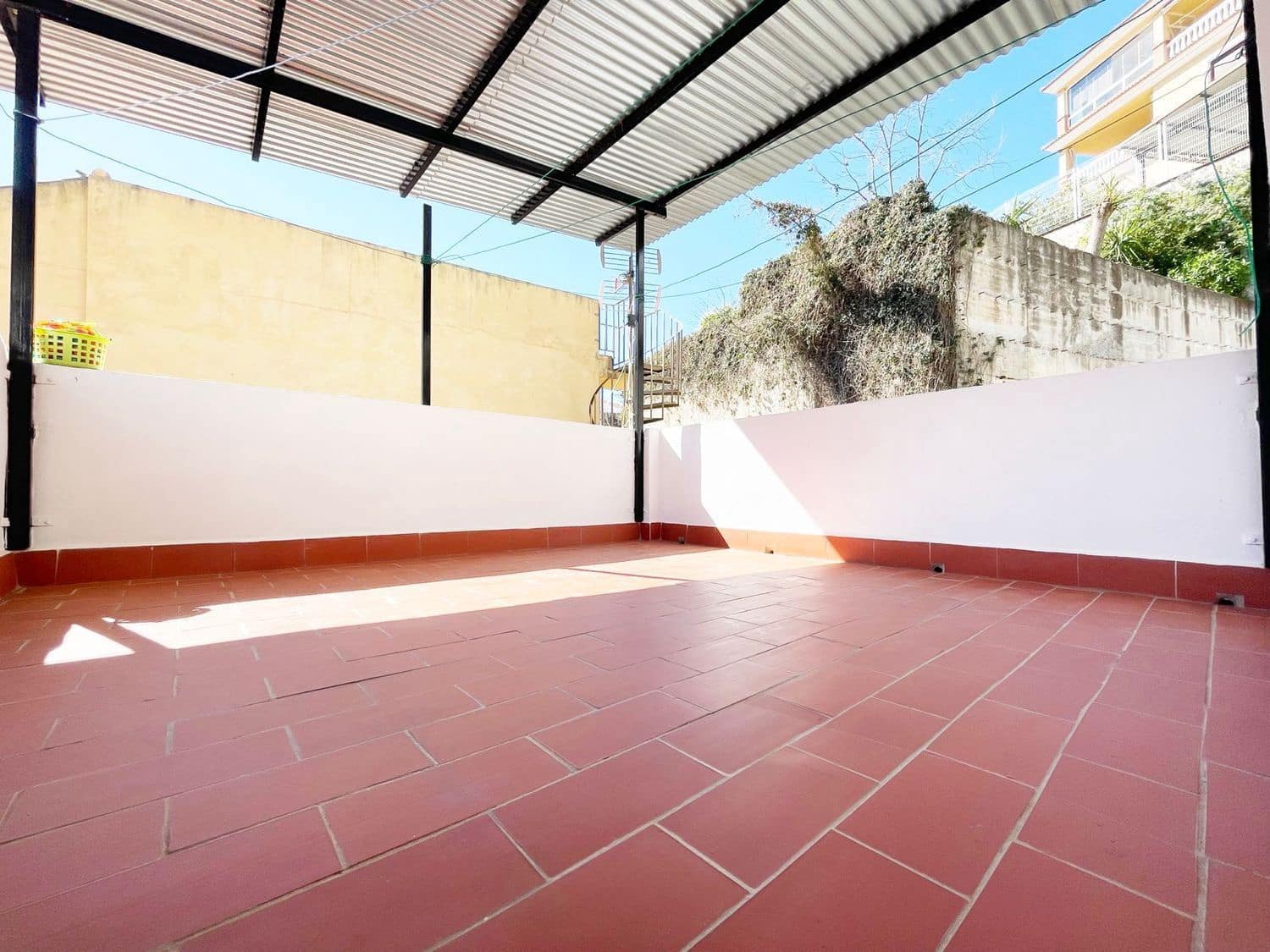 3 bedroom Finca/Country House for sale in Vinuela with garage - € 150,000 (Ref: 9704447)
