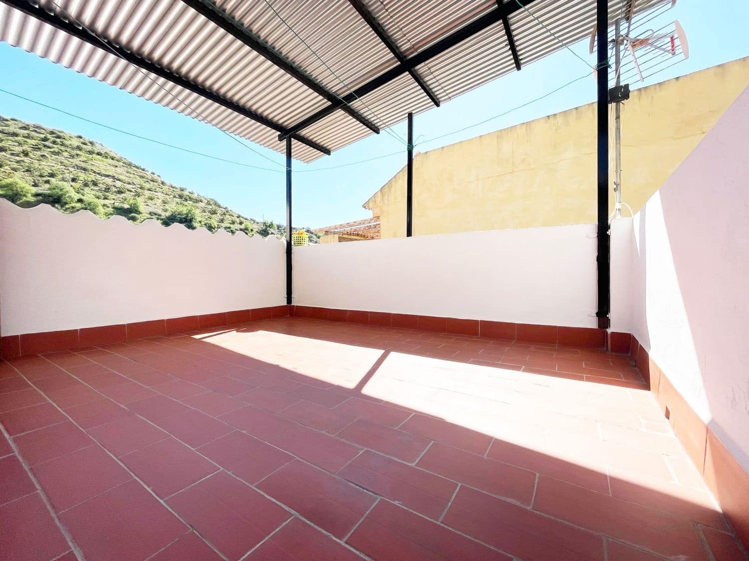3 bedroom Finca/Country House for sale in Vinuela with garage - € 150,000 (Ref: 9704447)