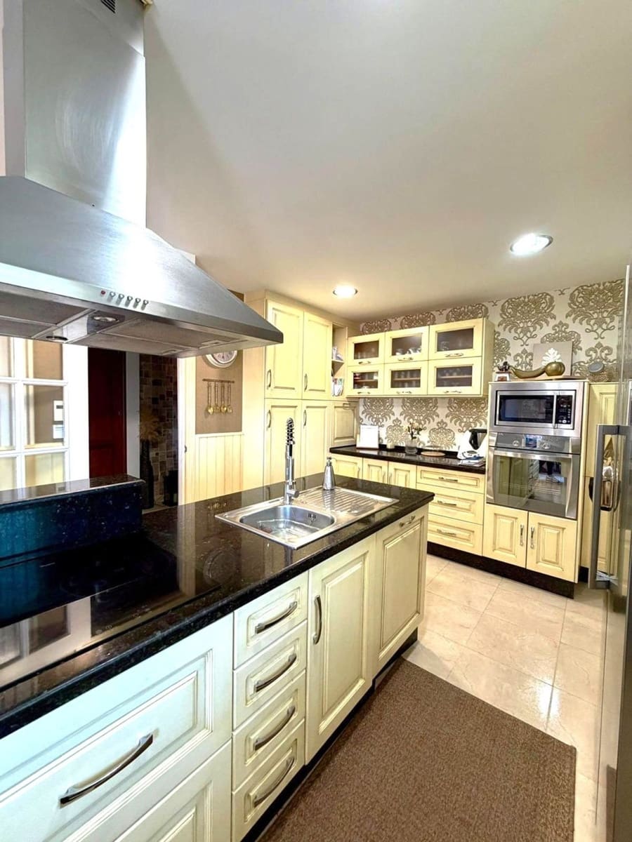 4 quarto Apartamento para venda em Estepona com garagem - 489 000 € (Ref: 9710958)