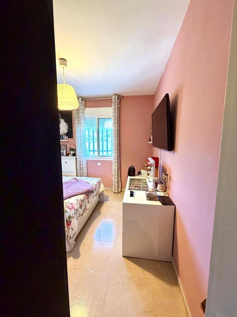 4 quarto Apartamento para venda em Estepona com garagem - 489 000 € (Ref: 9710958)