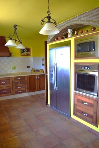 6 chambre Maison de Ville à vendre à Puerto de la Duquesa, Manilva avec piscine garage - 950 000 € (Ref: 9719529)