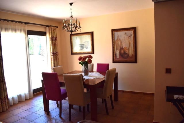 6 chambre Maison de Ville à vendre à Puerto de la Duquesa, Manilva avec piscine garage - 950 000 € (Ref: 9719529)