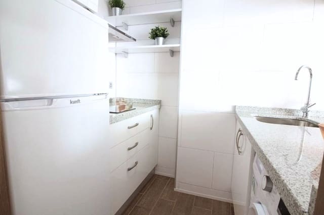 1 slaapkamer Appartement te koop in Centro Internacional, Torrox met zwembad garage - € 199.500 (Ref: 9721149)