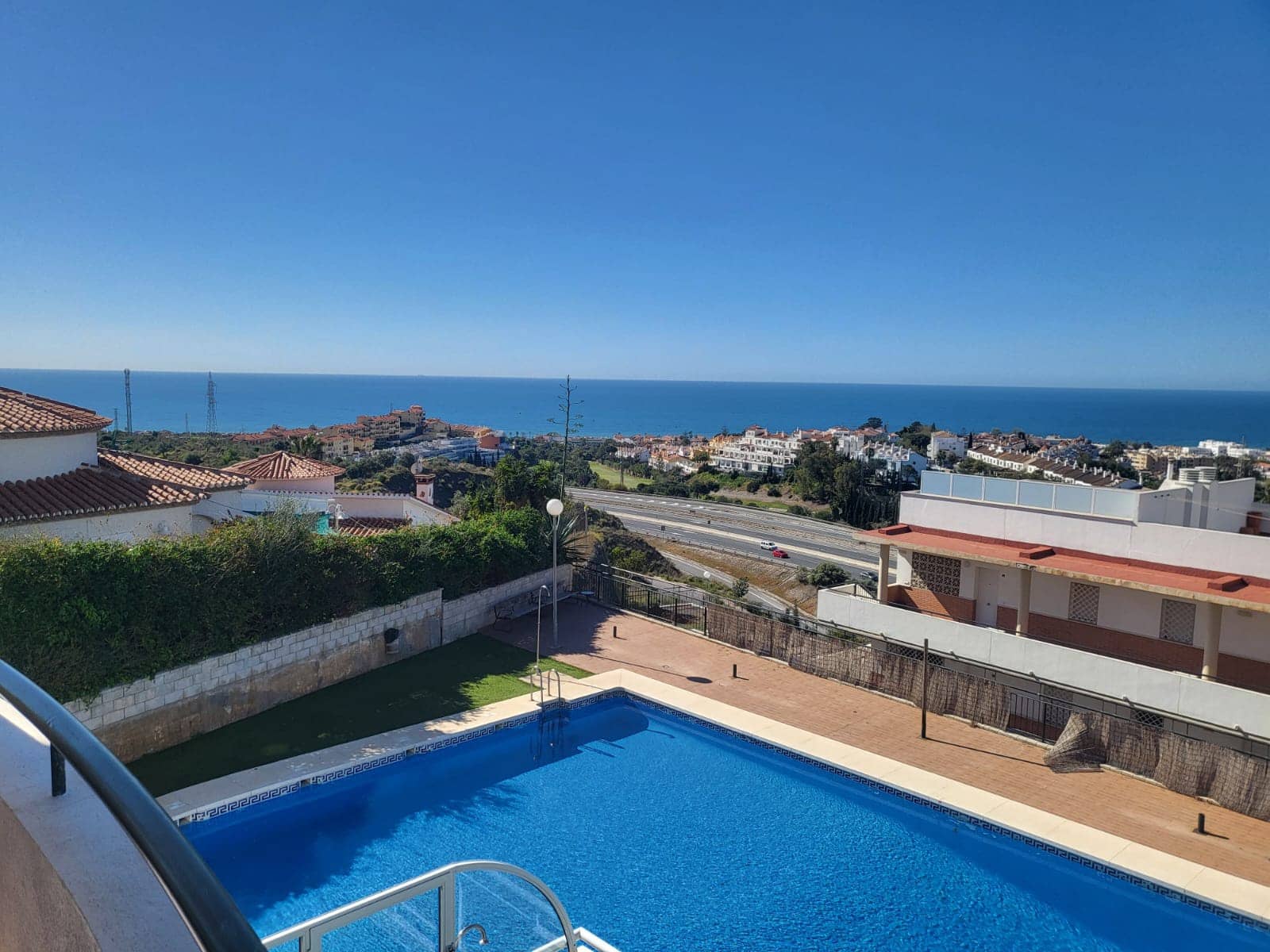3 bedroom Apartment for sale in Rincon de la Victoria with pool garage - € 440,000 (Ref: 9731610)