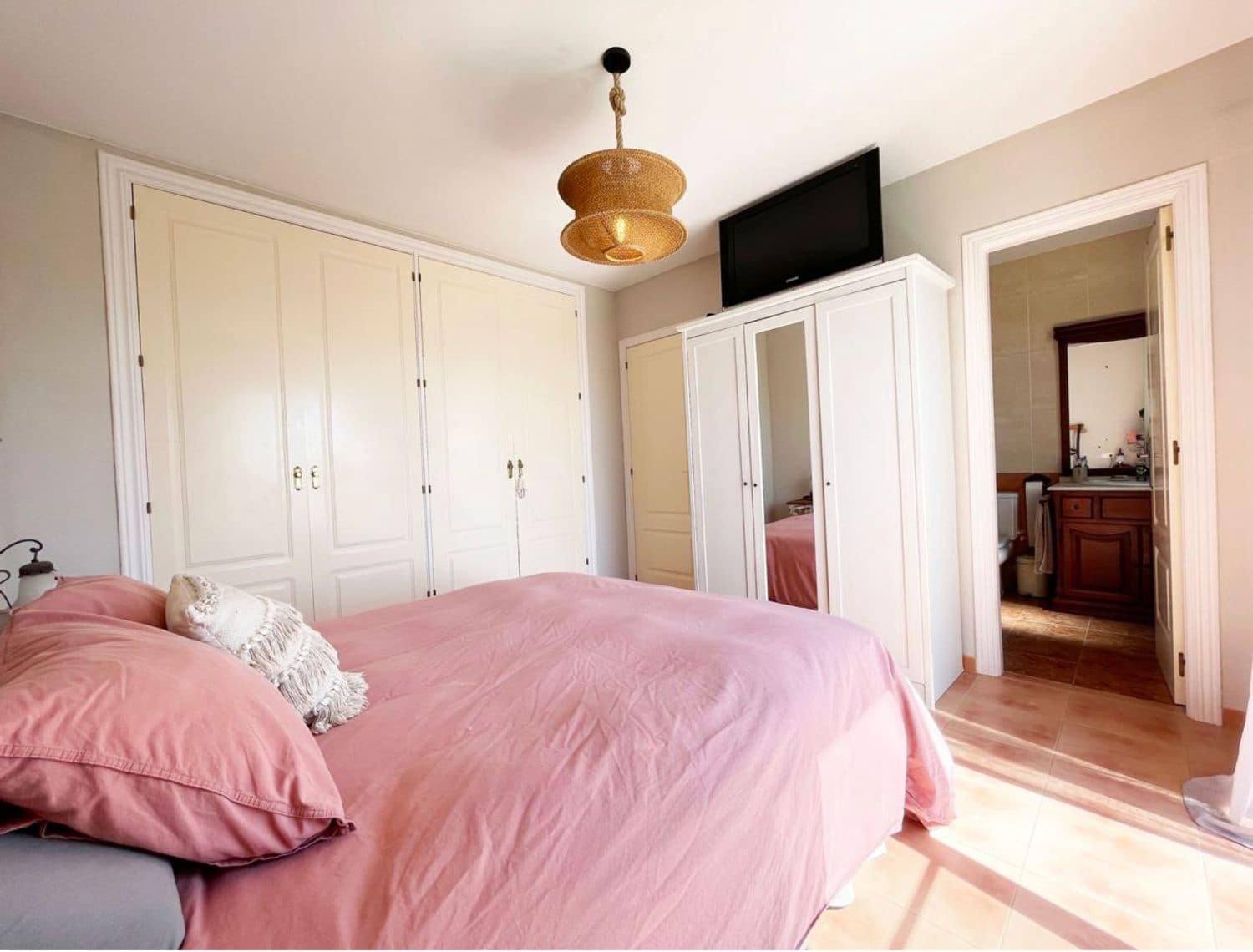 3 bedroom Townhouse for sale in Chilches with garage - € 465,000 (Ref: 9747480)