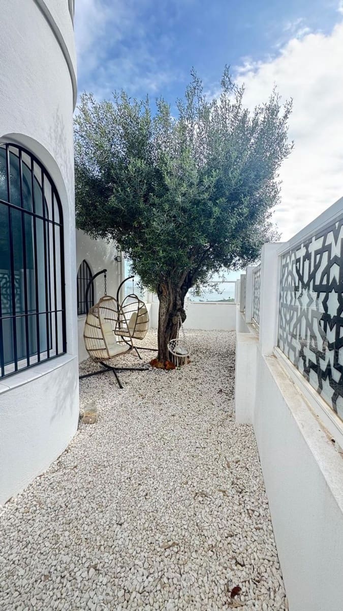 5 soverom Villa til salgs i Manilva med svømmebasseng garasje - € 2 000 000 (Ref: 9747481)