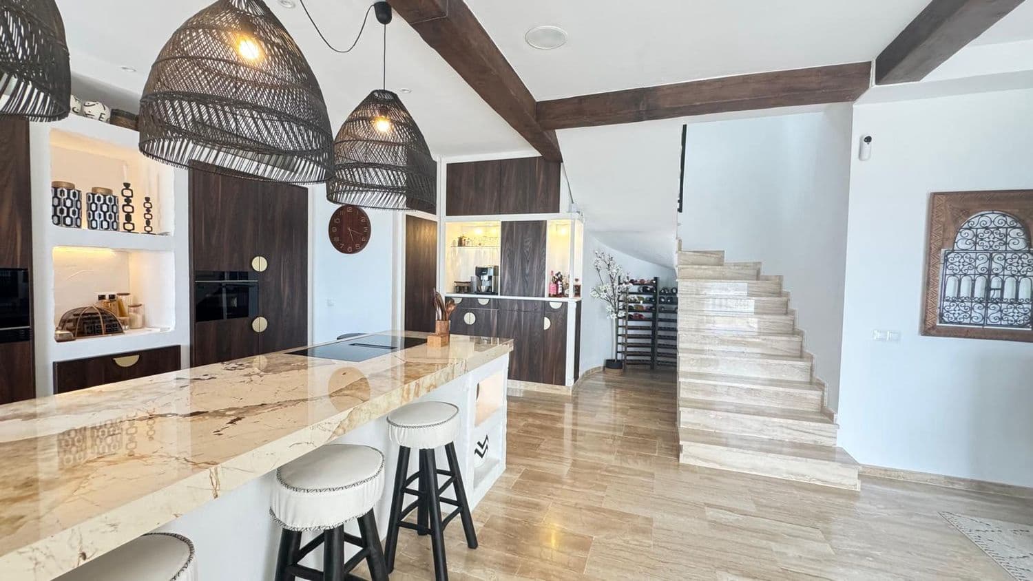 5 soverom Villa til salgs i Manilva med svømmebasseng garasje - € 2 000 000 (Ref: 9747481)