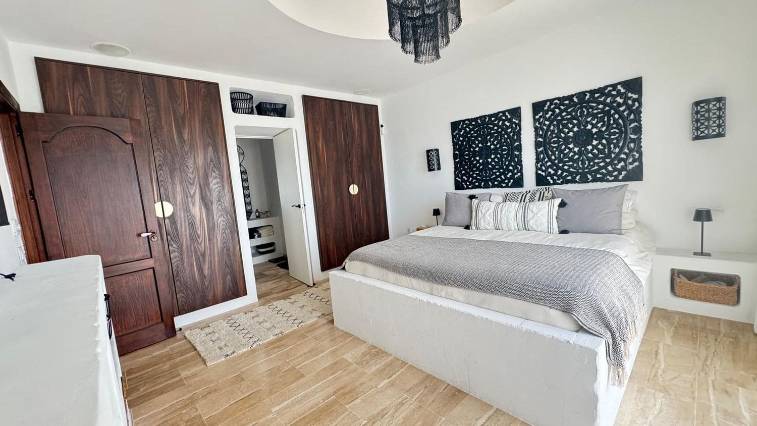 5 soverom Villa til salgs i Manilva med svømmebasseng garasje - € 2 000 000 (Ref: 9747481)