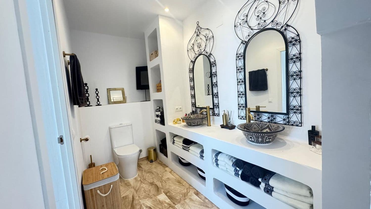 5 soverom Villa til salgs i Manilva med svømmebasseng garasje - € 2 000 000 (Ref: 9747481)