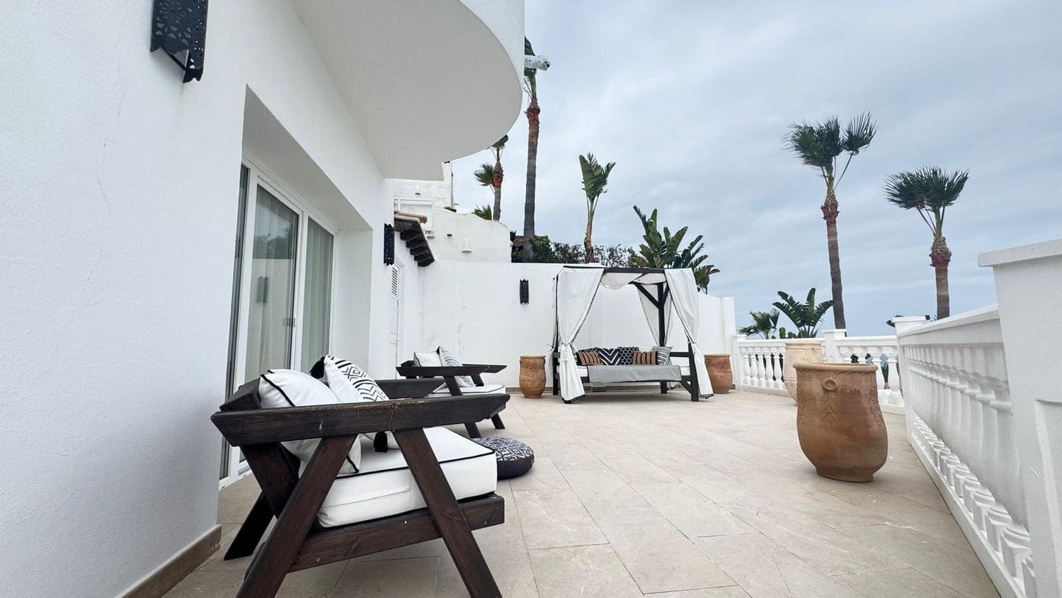 5 soverom Villa til salgs i Manilva med svømmebasseng garasje - € 2 000 000 (Ref: 9747481)