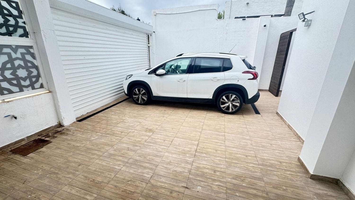 5 soverom Villa til salgs i Manilva med svømmebasseng garasje - € 2 000 000 (Ref: 9747481)