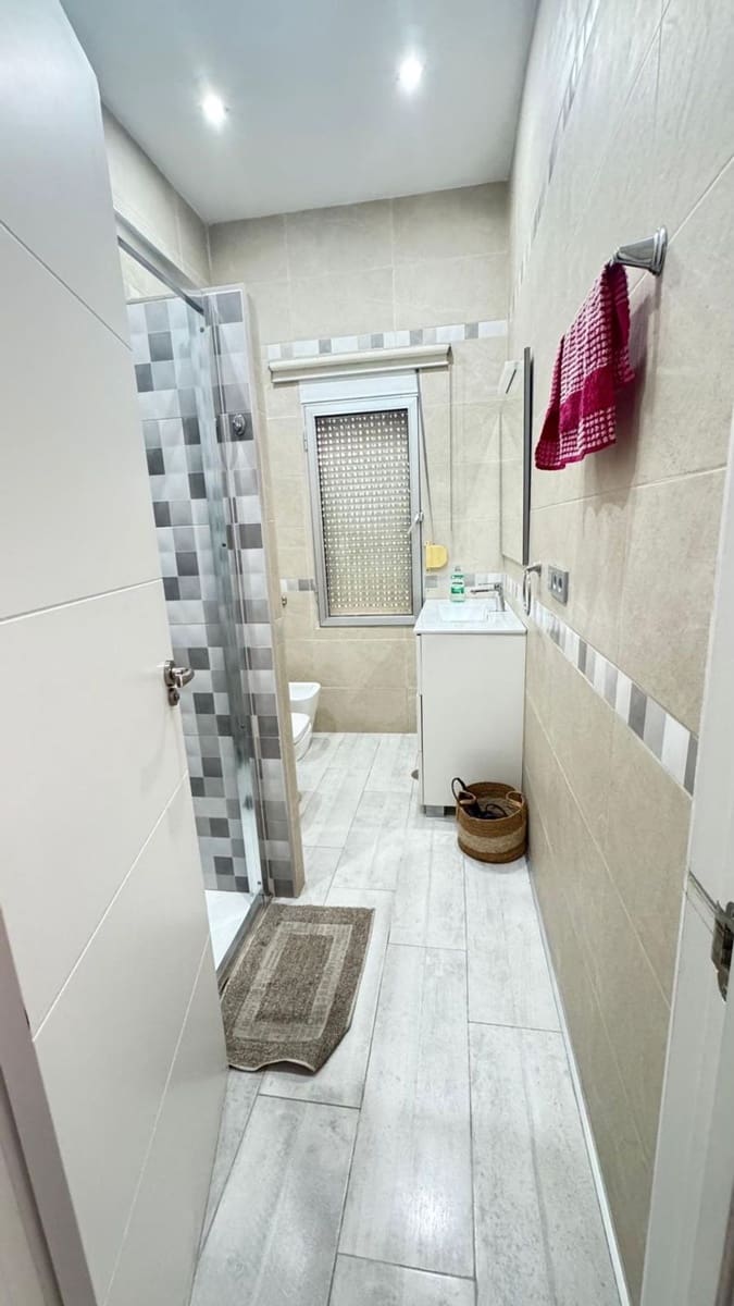 4 chambre Appartement à vendre à Algeciras avec garage - 250 000 € (Ref: 9758362)