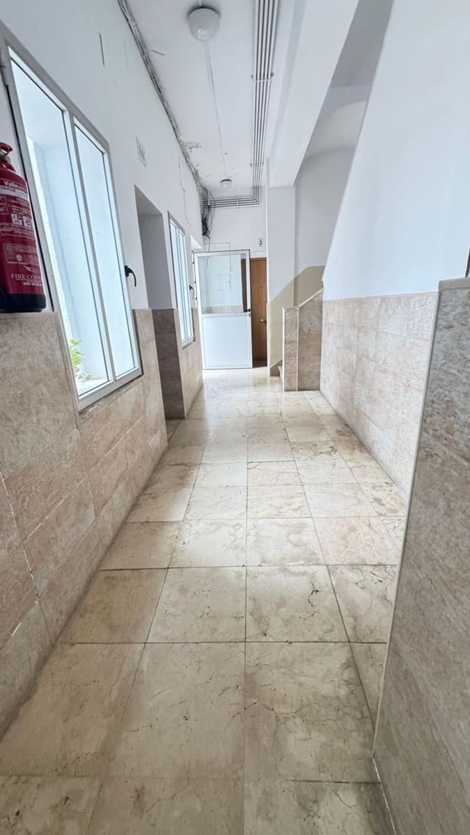 4 chambre Appartement à vendre à Algeciras avec garage - 250 000 € (Ref: 9758362)