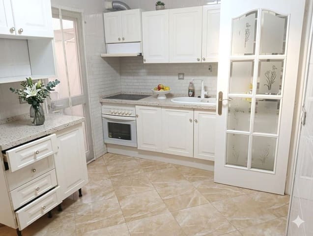 2 soveværelse Byhus til salg i Dos Hermanas, Málaga by med garage - € 249.000 (Ref: 9758363)