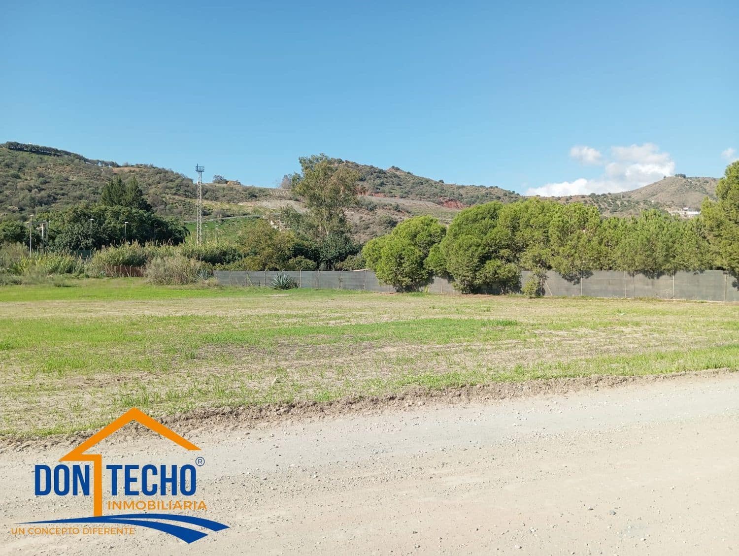 Rakentamaton maa myytävänä paikassa Malaga kaupunki - 250 000 € (Ref: 9758364)