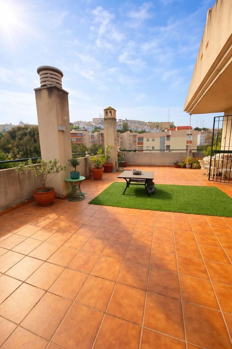 2 sypialnia Apartament na sprzedaż w Rincon de la Victoria z basenem garażem - 440 000 € (Ref: 9761593)