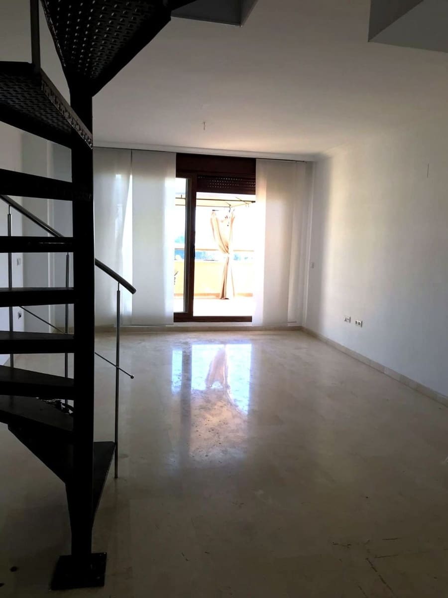 4 makuuhuone Huoneisto vuokrattavana paikassa Torrequebrada mukana uima-altaan 
autotalli - 2 500 € (Ref: 9763467)