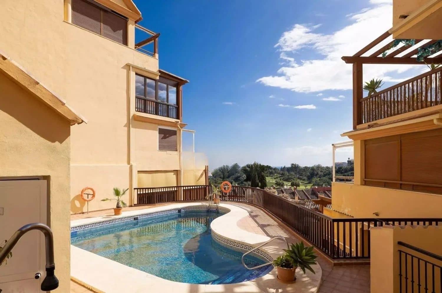 4 makuuhuone Huoneisto vuokrattavana paikassa Torrequebrada mukana uima-altaan 
autotalli - 2 500 € (Ref: 9763467)