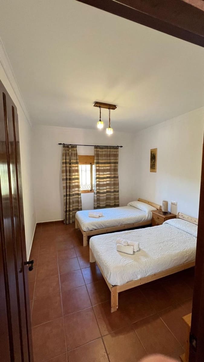 4 bedroom Villa for sale in Carratraca with pool garage - € 350,000 (Ref: 9763470)