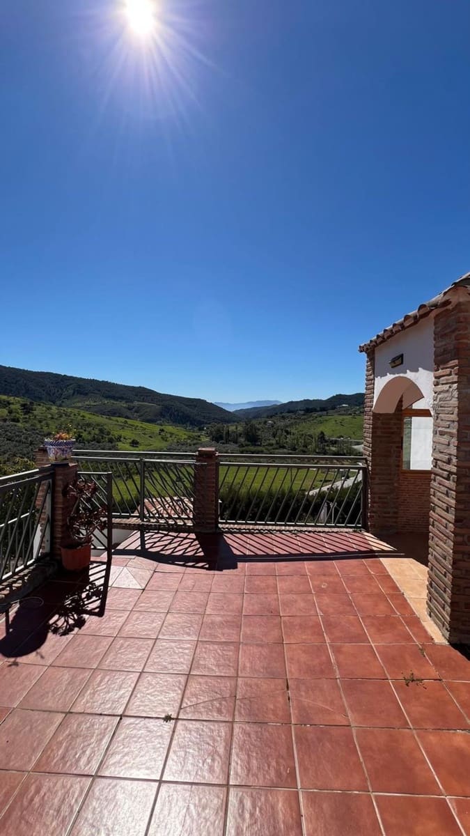 4 bedroom Villa for sale in Carratraca with pool garage - € 350,000 (Ref: 9763470)