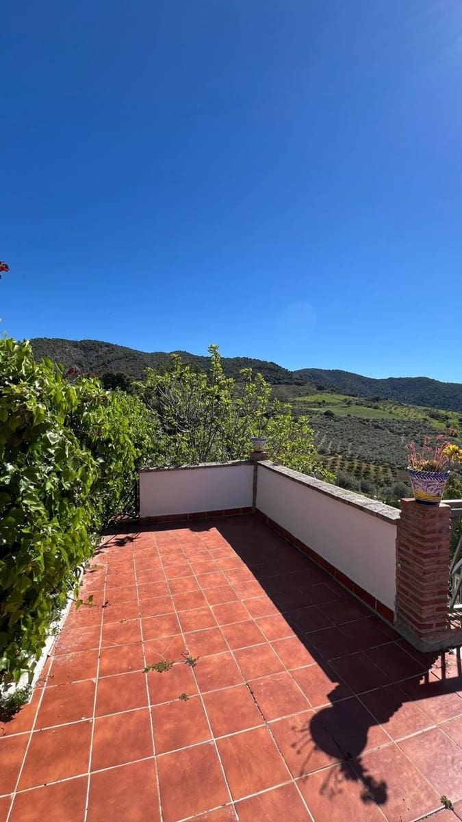 4 bedroom Villa for sale in Carratraca with pool garage - € 350,000 (Ref: 9763470)