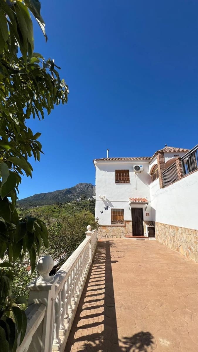 4 bedroom Villa for sale in Carratraca with pool garage - € 350,000 (Ref: 9763470)