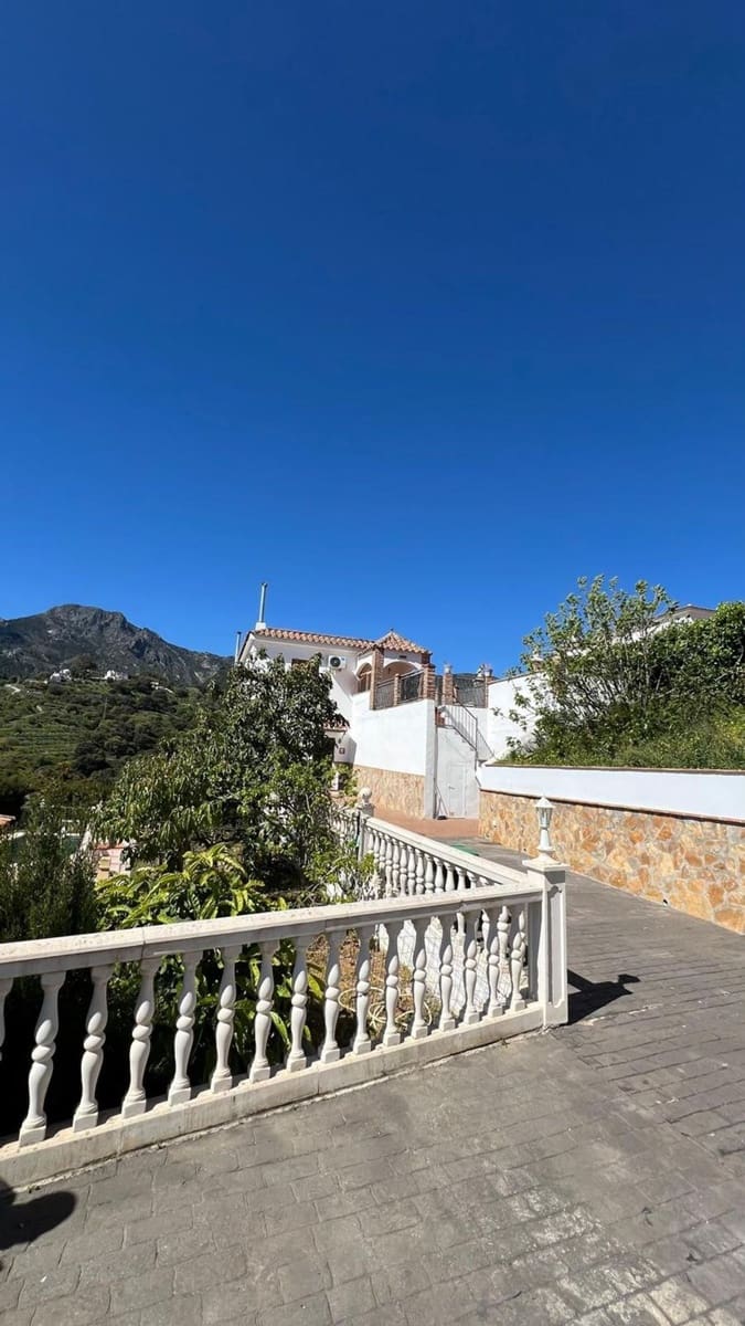 4 bedroom Villa for sale in Carratraca with pool garage - € 350,000 (Ref: 9763470)