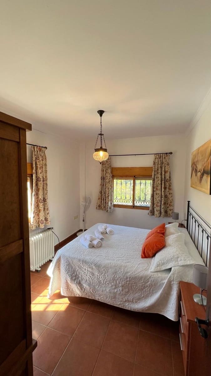 4 bedroom Villa for sale in Carratraca with pool garage - € 350,000 (Ref: 9763470)