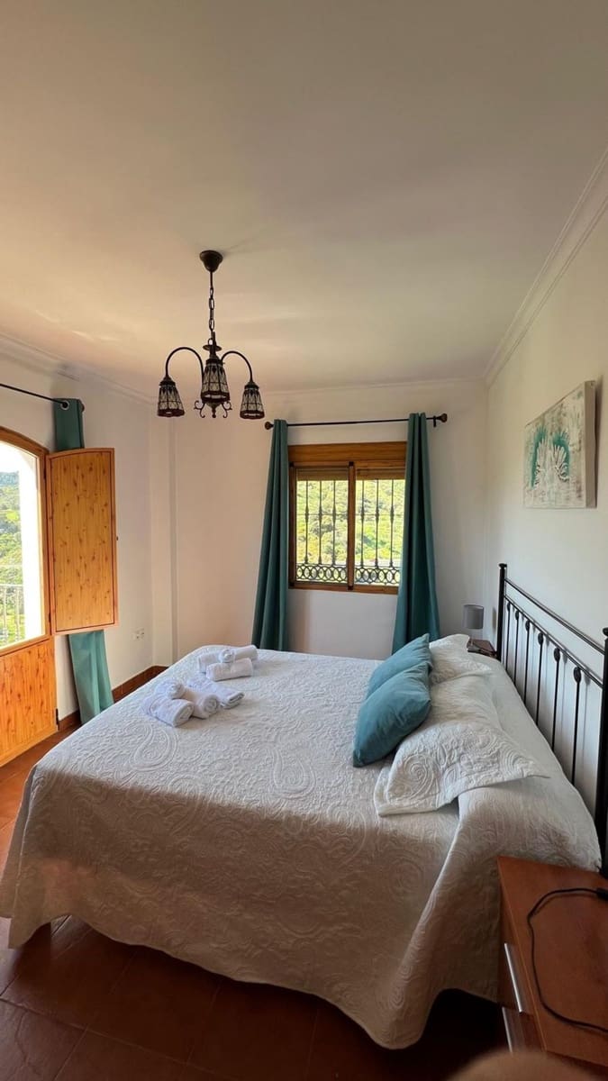 4 bedroom Villa for sale in Carratraca with pool garage - € 350,000 (Ref: 9763470)