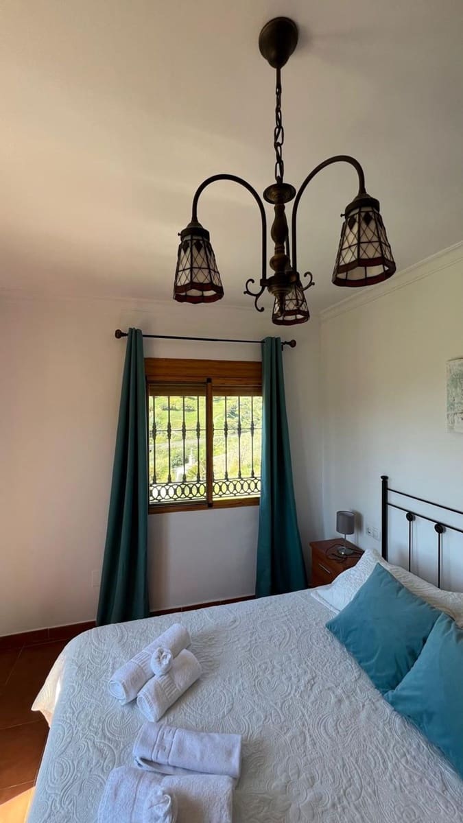 4 bedroom Villa for sale in Carratraca with pool garage - € 350,000 (Ref: 9763470)