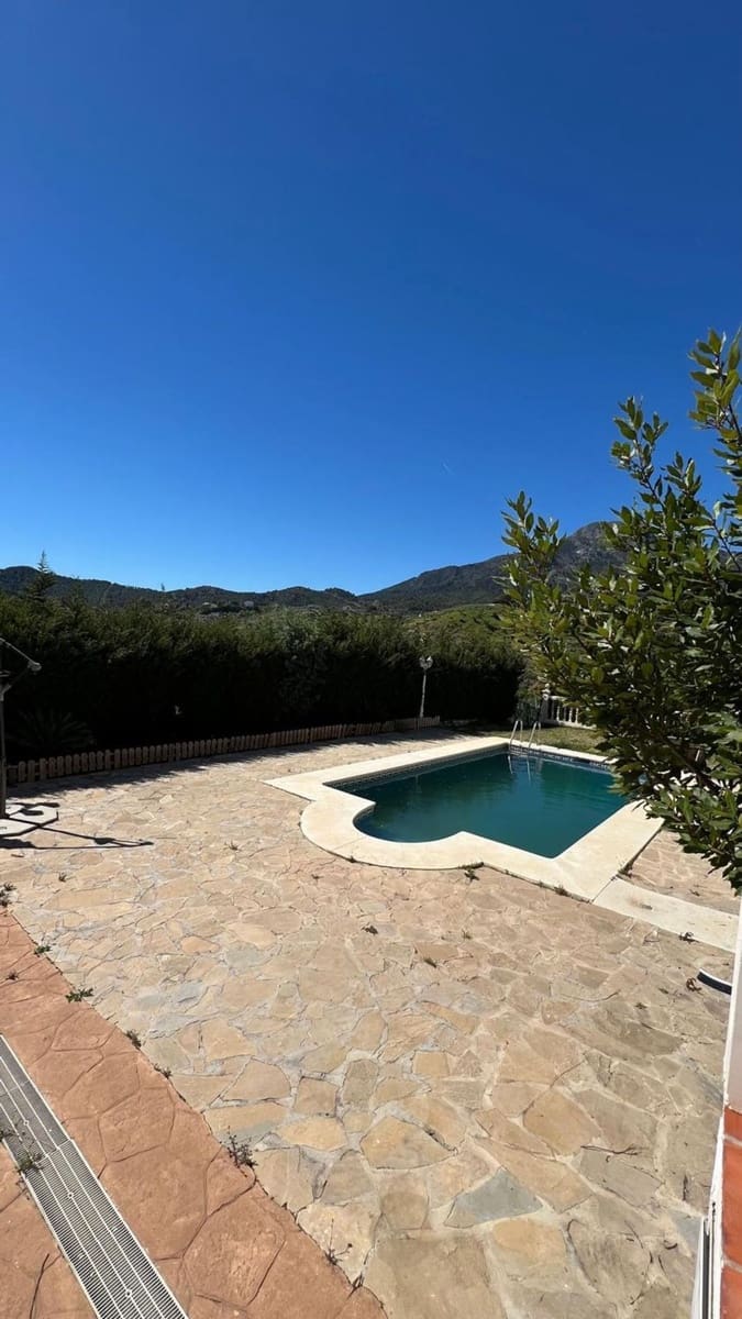 4 bedroom Villa for sale in Carratraca with pool garage - € 350,000 (Ref: 9763470)