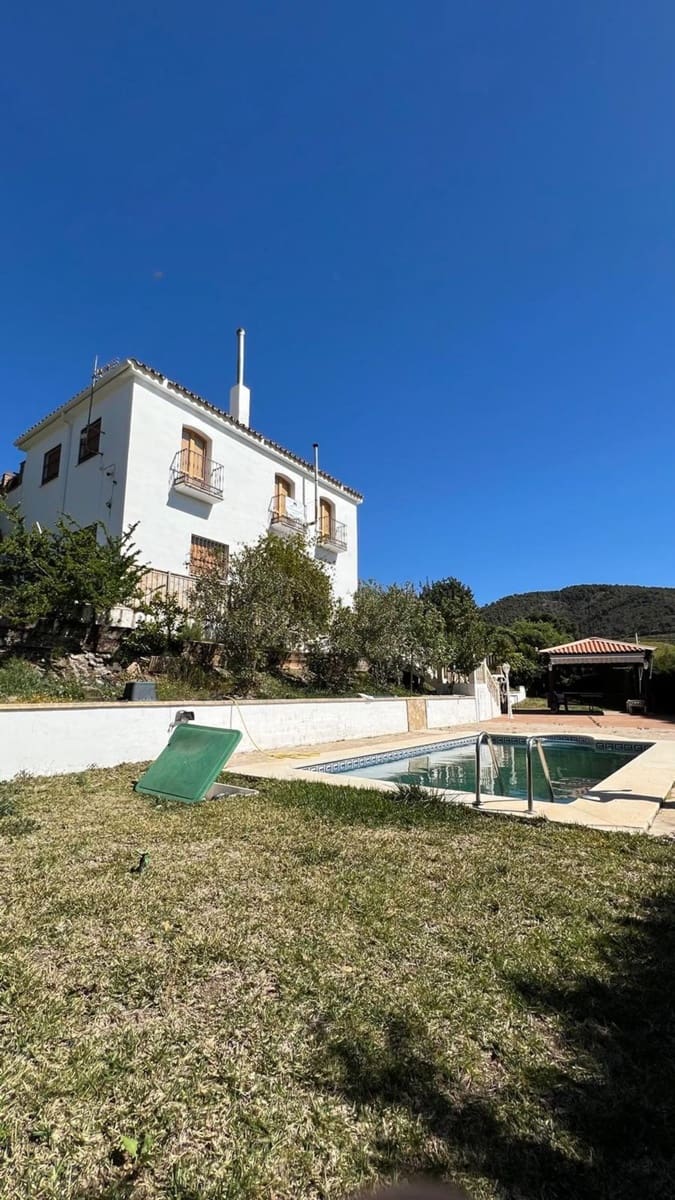 4 bedroom Villa for sale in Carratraca with pool garage - € 350,000 (Ref: 9763470)