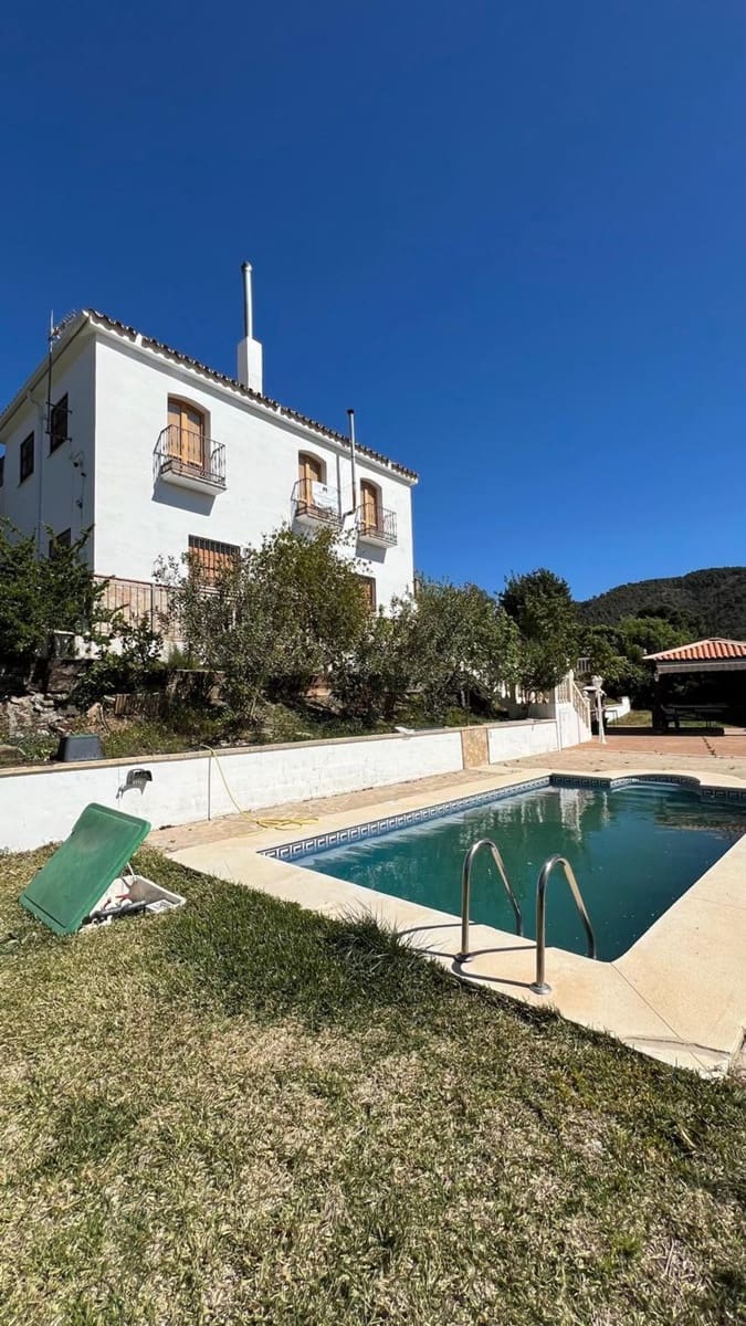 4 bedroom Villa for sale in Carratraca with pool garage - € 350,000 (Ref: 9763470)