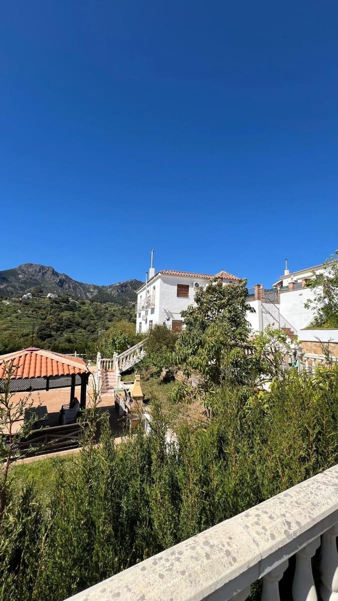 4 bedroom Villa for sale in Carratraca with pool garage - € 350,000 (Ref: 9763470)