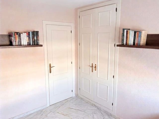 3 soverom Leilighet til salgs i El Romeral, Málaga by med svømmebasseng garasje - € 515 000 (Ref: 9777674)