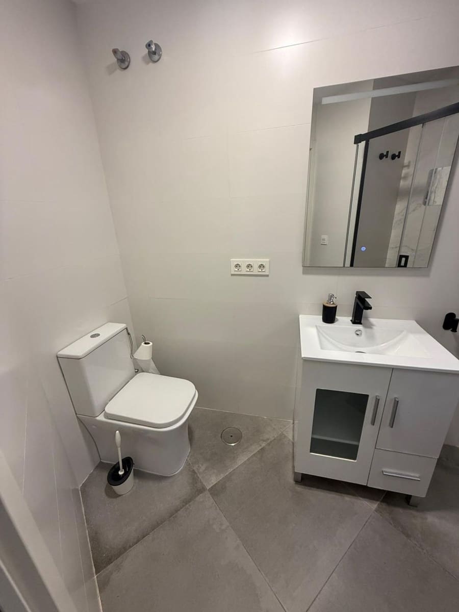 1 sovrum Lägenhet att hyra i Malaga stad med garage - 1 200 € (Ref: 9777675)