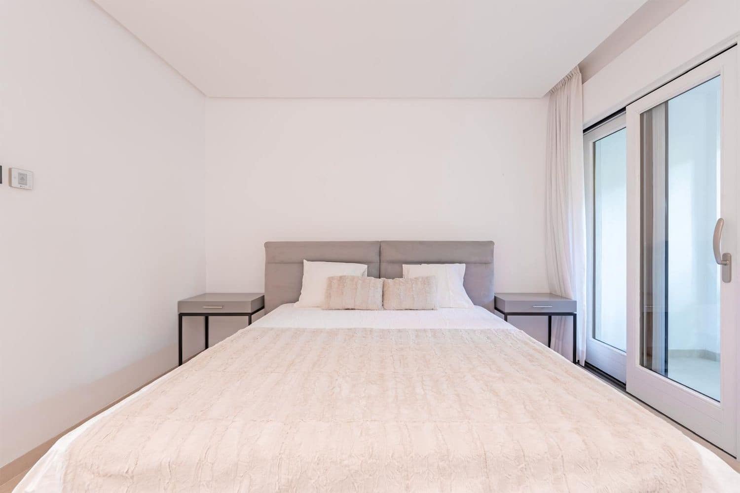 2 sypialnia Apartament na sprzedaż w Estepona z basenem garażem - 1 295 000 € (Ref: 9784958)