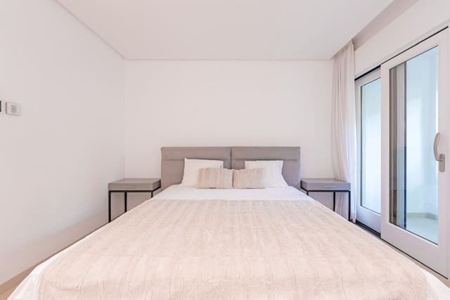 2 sypialnia Apartament na sprzedaż w Puerto de Estepona, Estepona z basenem garażem - 1 295 000 € (Ref: 9784958)