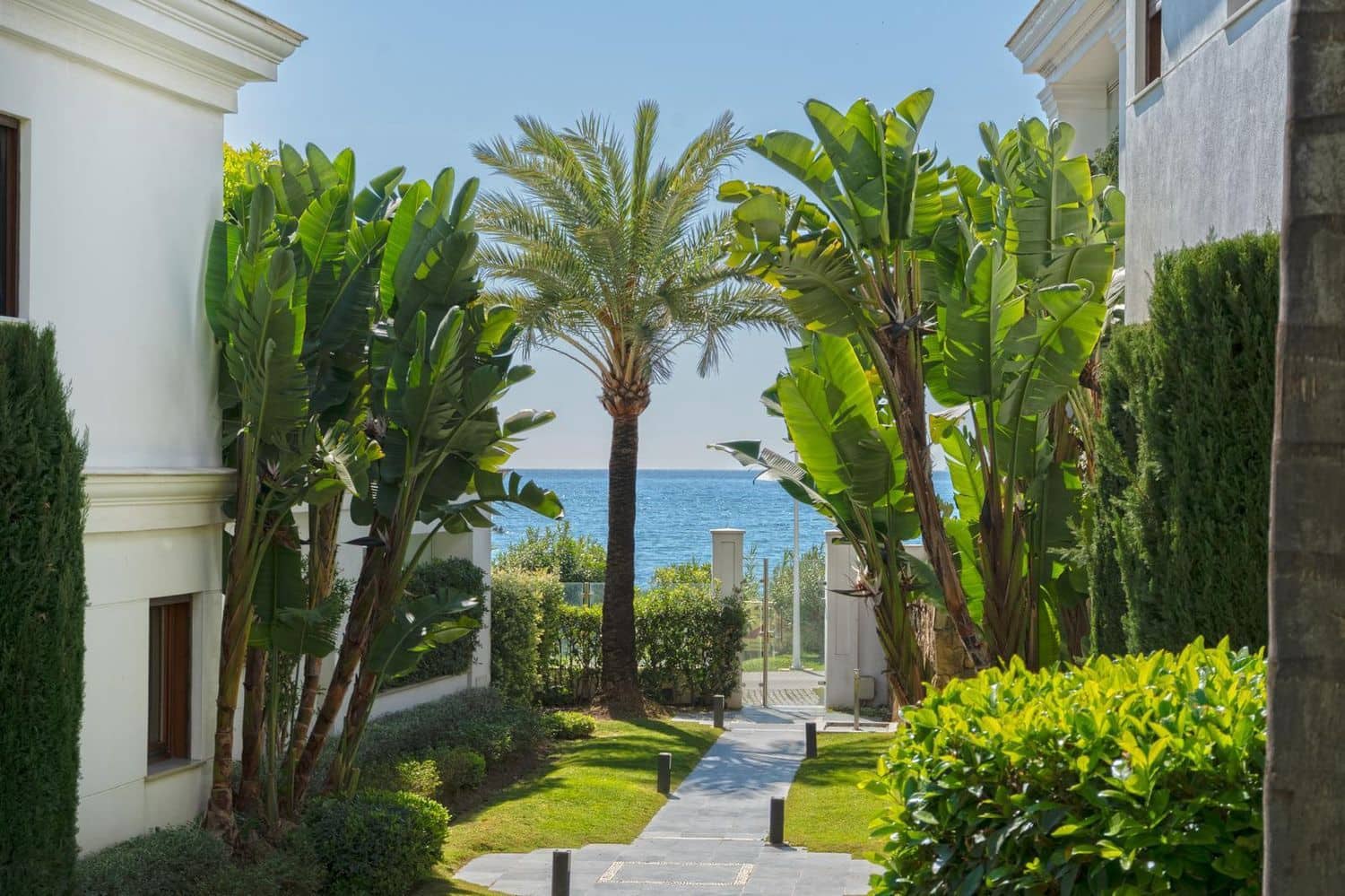 2 sypialnia Apartament na sprzedaż w Estepona z basenem garażem - 1 295 000 € (Ref: 9784958)