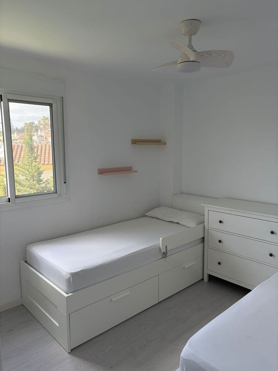 3 makuuhuone Huoneisto myytävänä paikassa Las Lagunas de Mijas mukana uima-altaan 
autotalli - 325 000 € (Ref: 9784961)