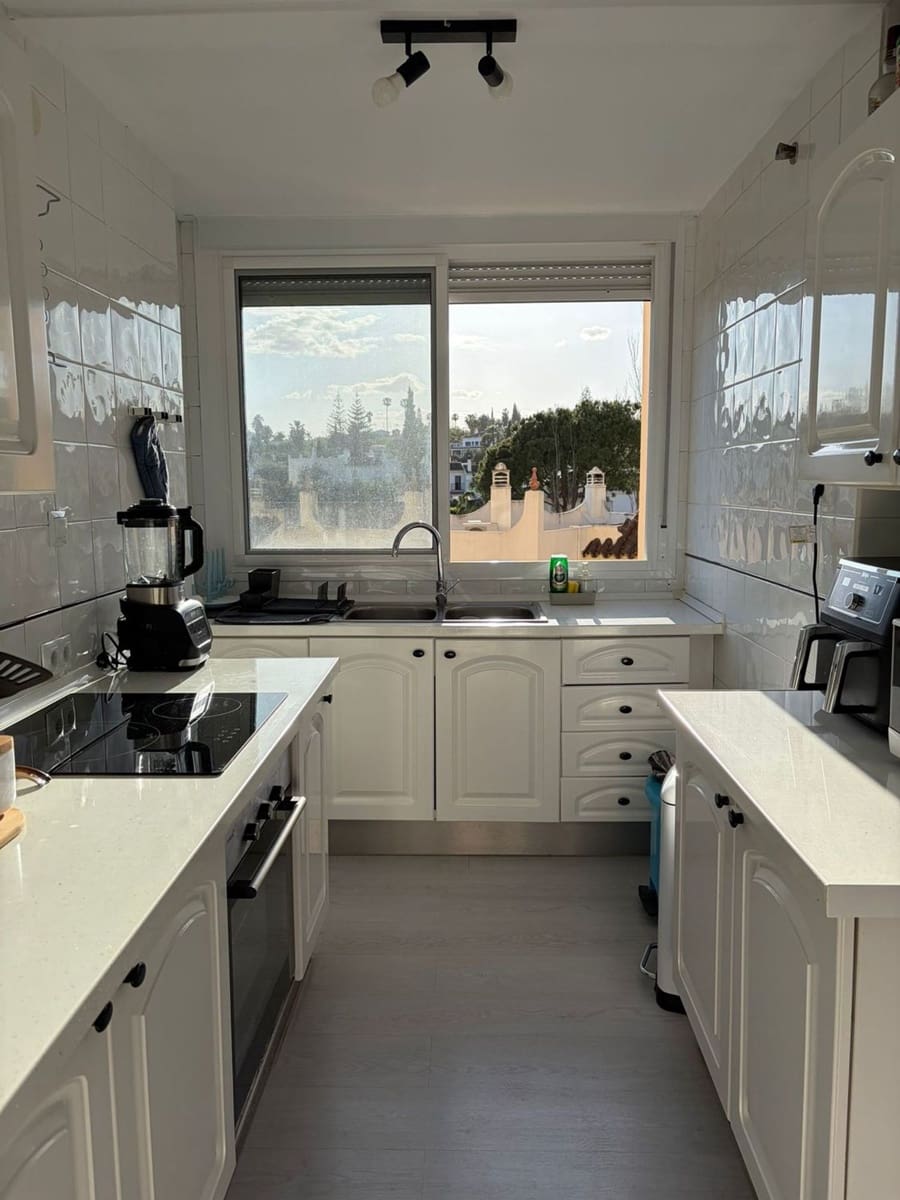 3 makuuhuone Huoneisto myytävänä paikassa Las Lagunas de Mijas mukana uima-altaan 
autotalli - 325 000 € (Ref: 9784961)