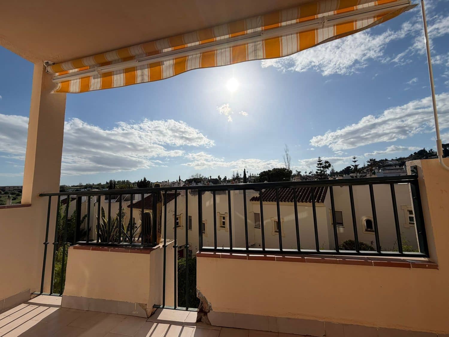 3 makuuhuone Huoneisto myytävänä paikassa Las Lagunas de Mijas mukana uima-altaan 
autotalli - 325 000 € (Ref: 9784961)