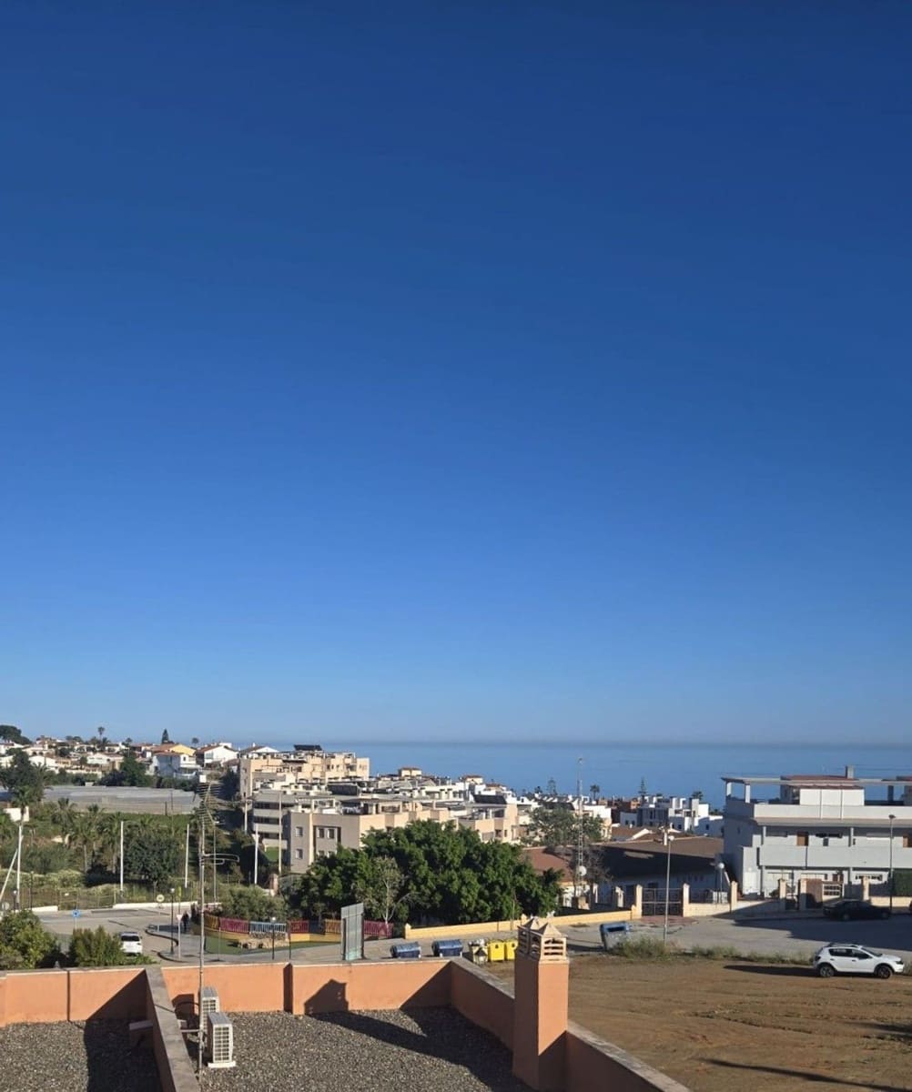 3 bedroom Townhouse for rent in Benajarafe with pool garage - € 2,250 (Ref: 9784964)