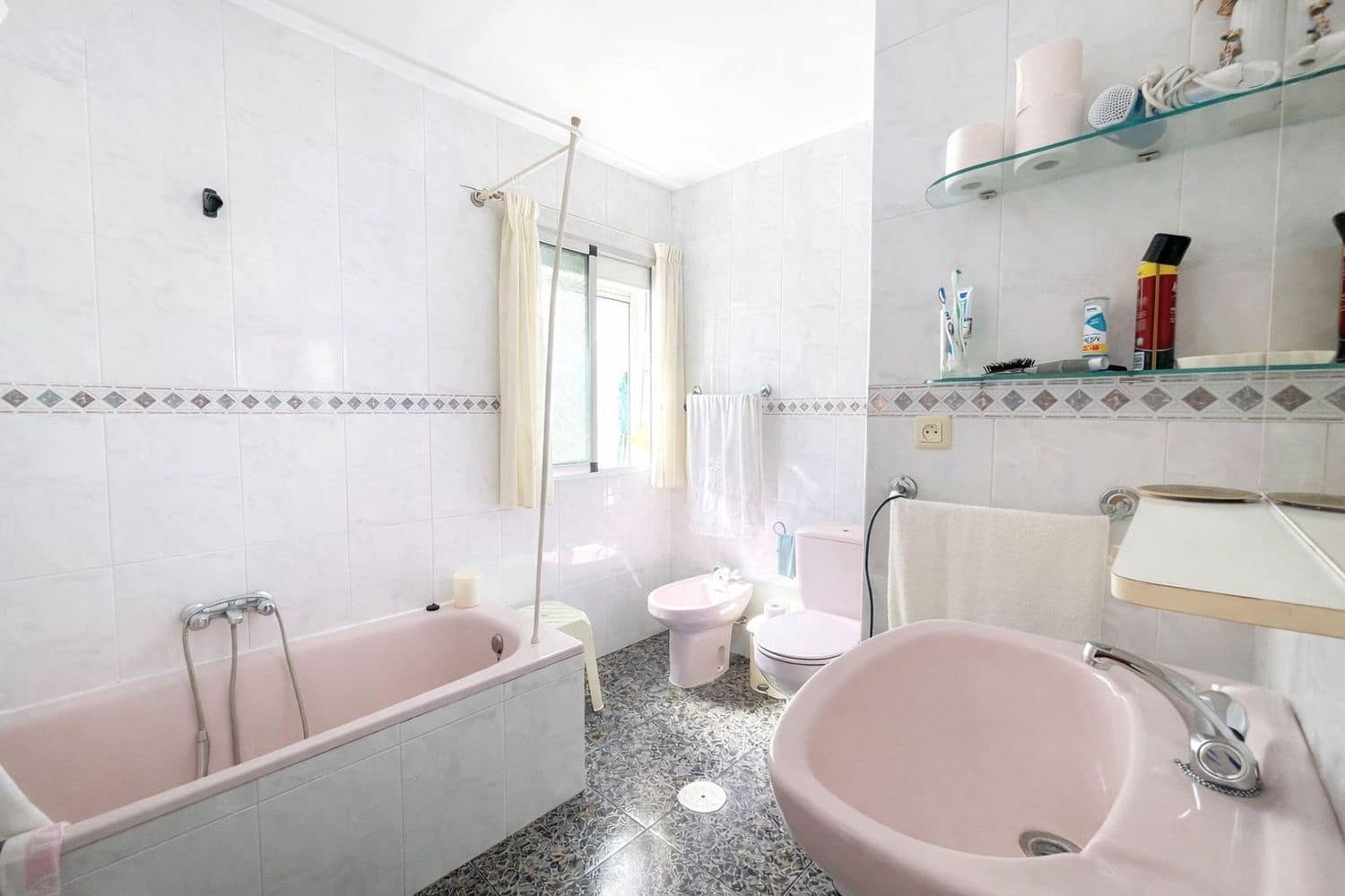 5 bedroom Townhouse for sale in Canillas de Aceituno with garage - € 169,000 (Ref: 9788089)